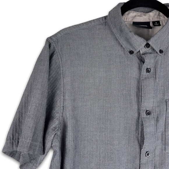 Vans Off The Wall | Short Sleeve Button Up Shirt Size Small - Picture 2 of 9